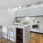 Bright & Modern 3-Bed Townhouse In Rosebery