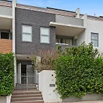 Bright & Modern 3-Bed Townhouse In Rosebery