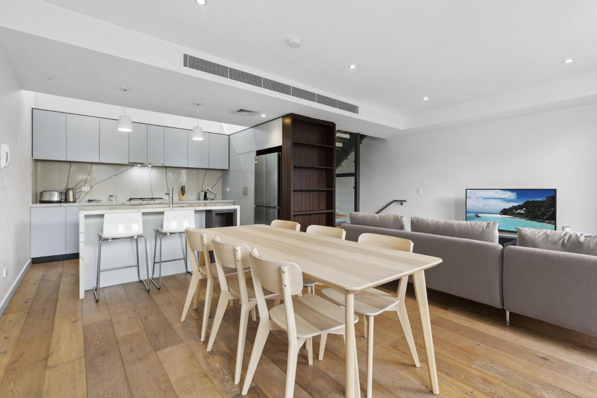 Holiday home Bright & Modern 3-bed Townhouse In Rosebery *